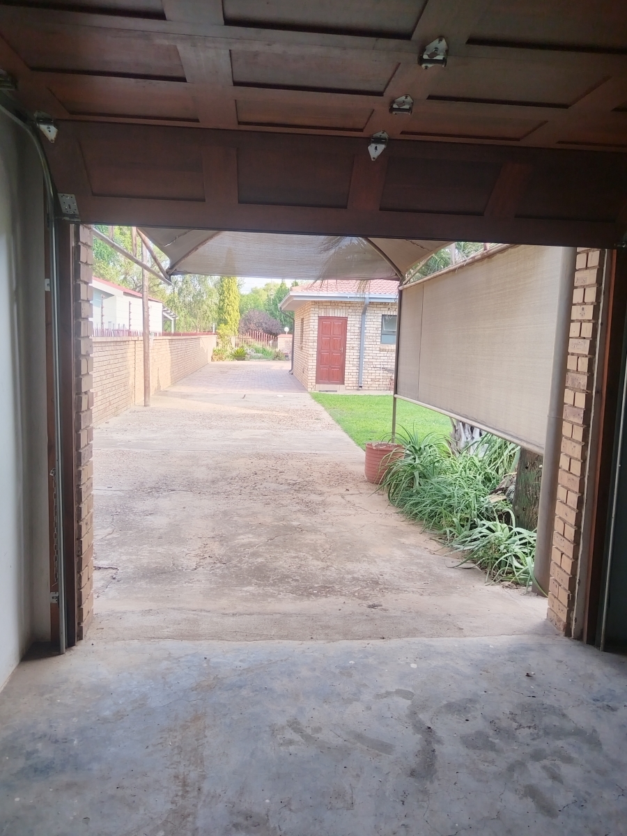 4 Bedroom Property for Sale in Christiana North West